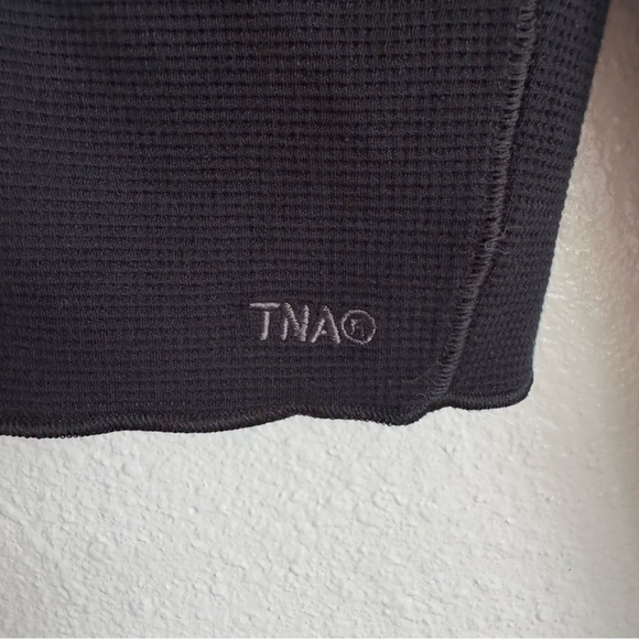 TNA Aritzia Waffle Knit Cropped V Neck Button Long Sleeved Top Size Small - Picture 2 of 6